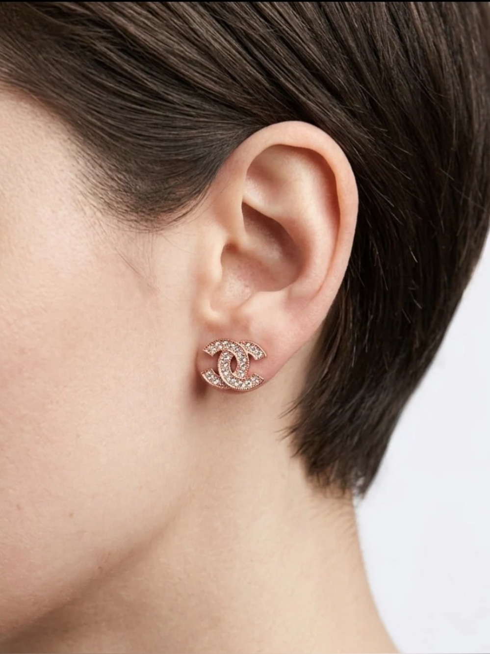 Gorgeous rare and fashionable stud earrings. Must have for true fashion divas !